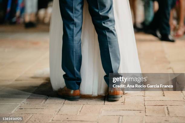 bride and groom dancing - wedding feet fotografías e imágenes de stock