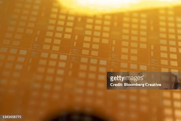 a semiconductor wafer - technology or innovation photos et images de collection