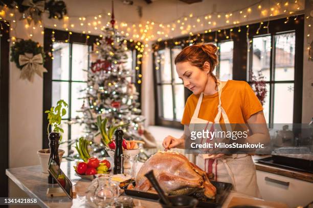 preparing stuffed turkey for holidays - roast turkey 個照片及圖片檔