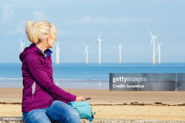 offshore windfarm in the uk - oil rig uk stock pictures, royalty-free photos & images