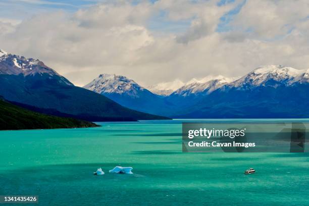 argentino lake, los glaciares national park, el calafate, santa cruz province, argentina - lake argentina stock pictures, royalty-free photos & images