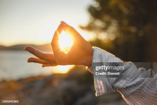 friedliche meditation - kostenlos stock-fotos und bilder