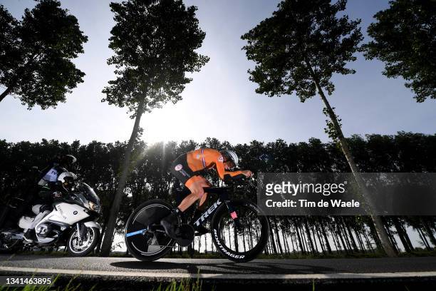 Ellen Van Dijk of Netherlands sprints during the 94th UCI Road World Championships 2021 - Women Elite a 30,30km Individual Time Trial race from...