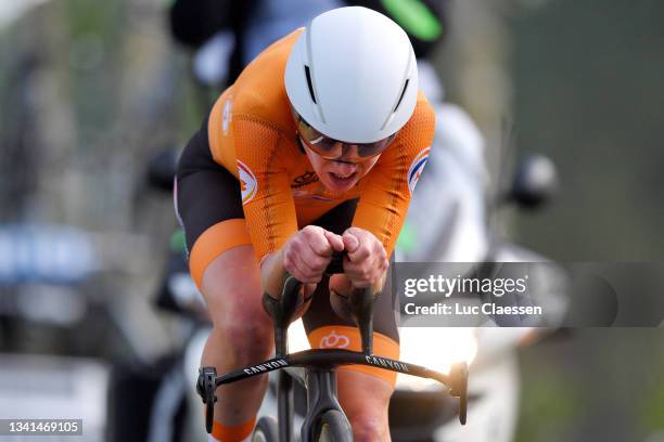 Annemiek Van Vleuten of Netherlands sprints during the 94th UCI Road World Championships 2021 - Women Elite a 30,30km Individual Time Trial race from...