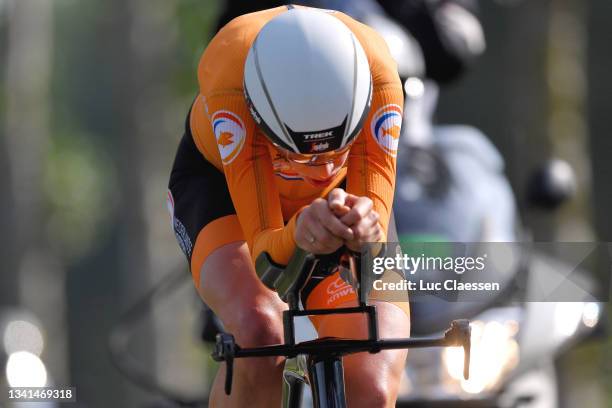 Ellen Van Dijk of Netherlands sprints during the 94th UCI Road World Championships 2021 - Women Elite a 30,30km Individual Time Trial race from...