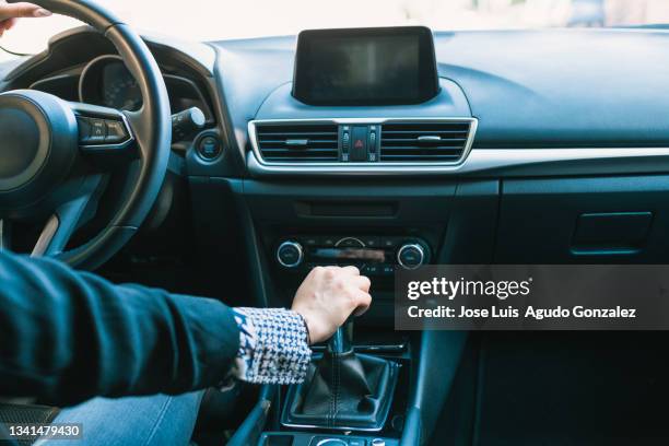 driver with hand on gear lever - handbook stock-fotos und bilder