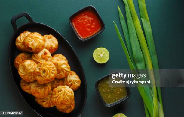 fried momos dumpling - chinese dumpling stock pictures, royalty-free photos & images
