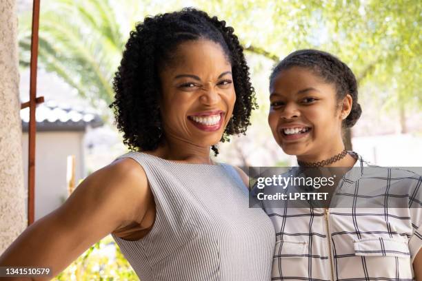 mother daughter portrait - single mother teen stock pictures, royalty-free photos & images