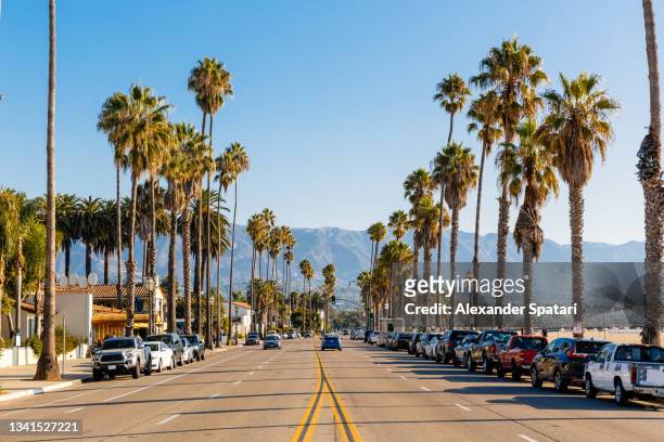 highway along the beach in santa barbara, california, usa - california stock-fotos und bilder