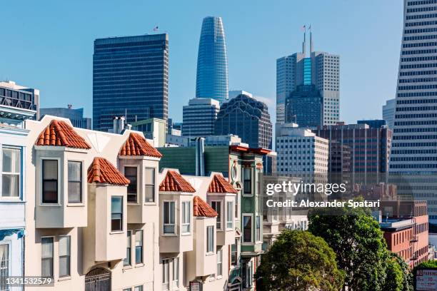 residential townhouses and modern office skyscrapers on the background, san francisco, usa - san francisco financial district stock pictures, royalty-free photos & images