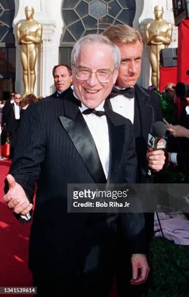Richard Dreyfuss arrives at the Academy Awards, April 11,1988 in Los Angeles, California.