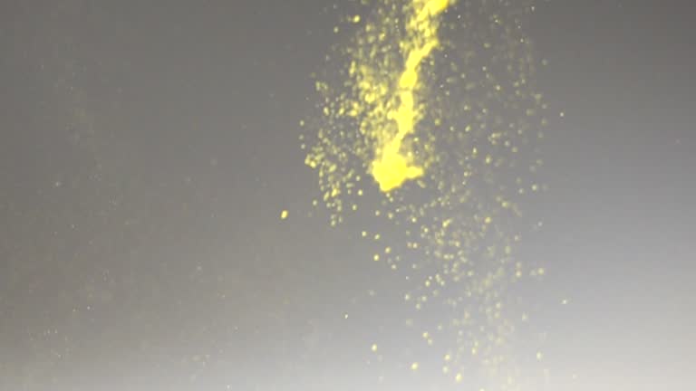 Powder Fallin Powder Falling Videos and HD Footage - Getty Images