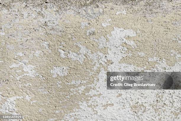 texture of shabby beige wall with pieces of old white paint - alabaster background stock pictures, royalty-free photos & images