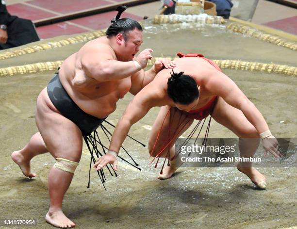 Ozeki Takakeisho throws Hoshoryu to win during day four of the Grand Sumo Autumn Tournament at Ryogoku Kokugikan on September 15, 2021 in Tokyo,...