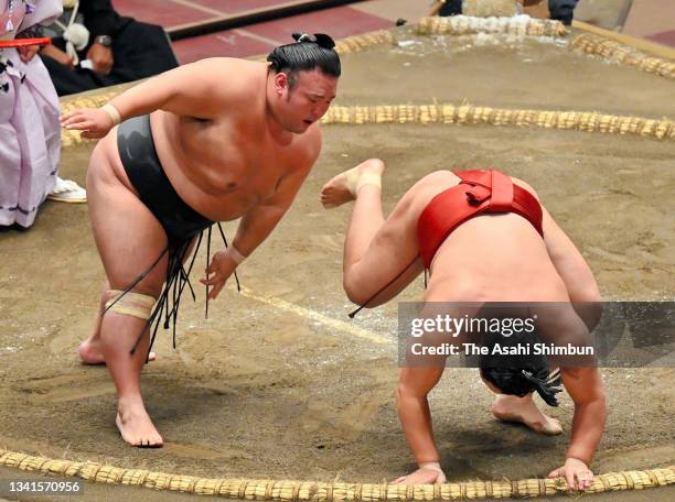 Ozeki Takakeisho throws Hoshoryu to win during day four of the Grand Sumo Autumn Tournament at Ryogoku Kokugikan on September 15, 2021 in Tokyo,...