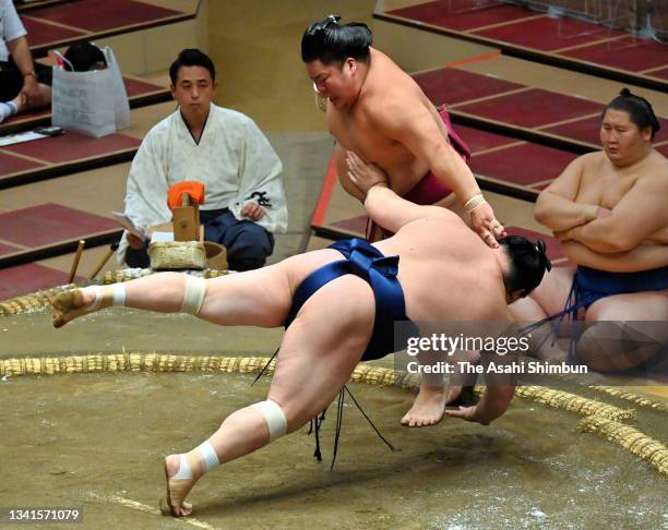 Daieisho throws Takarafuji to win during day four of the Grand Sumo Autumn Tournament at Ryogoku Kokugikan on September 15, 2021 in Tokyo, Japan.