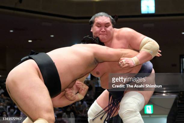 Yokozuna Terunofuji and Kiribayama compete during day five of the Grand Sumo Autumn Tournament at Ryogoku Kokugikan on September 16, 2021 in Tokyo,...