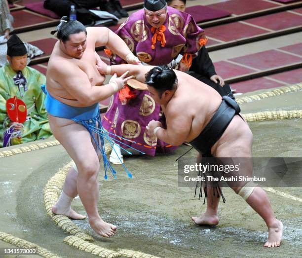 Ozeki Takakeisho pushes Kotonowaka out of the ring to win during day five of the Grand Sumo Autumn Tournament at Ryogoku Kokugikan on September 16,...