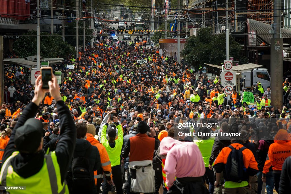 Thousands March Through Melbourne After State Government Announces Construction Shutdown Following CFMEU Protests