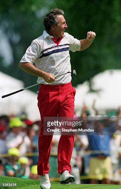 Hale Irwin of the USA birdies the 18th to secure a play-off spot in the US Open at Medinah Country Club in Medinah, Illinois, USA in June 1990. Irwin...