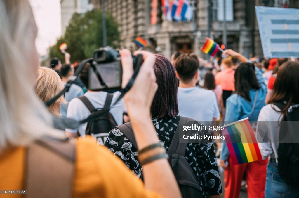 Photographing the atmosphere on the pride walk