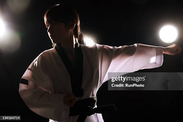 young woman training,taekwondo - gidräkt bildbanksfoton och bilder