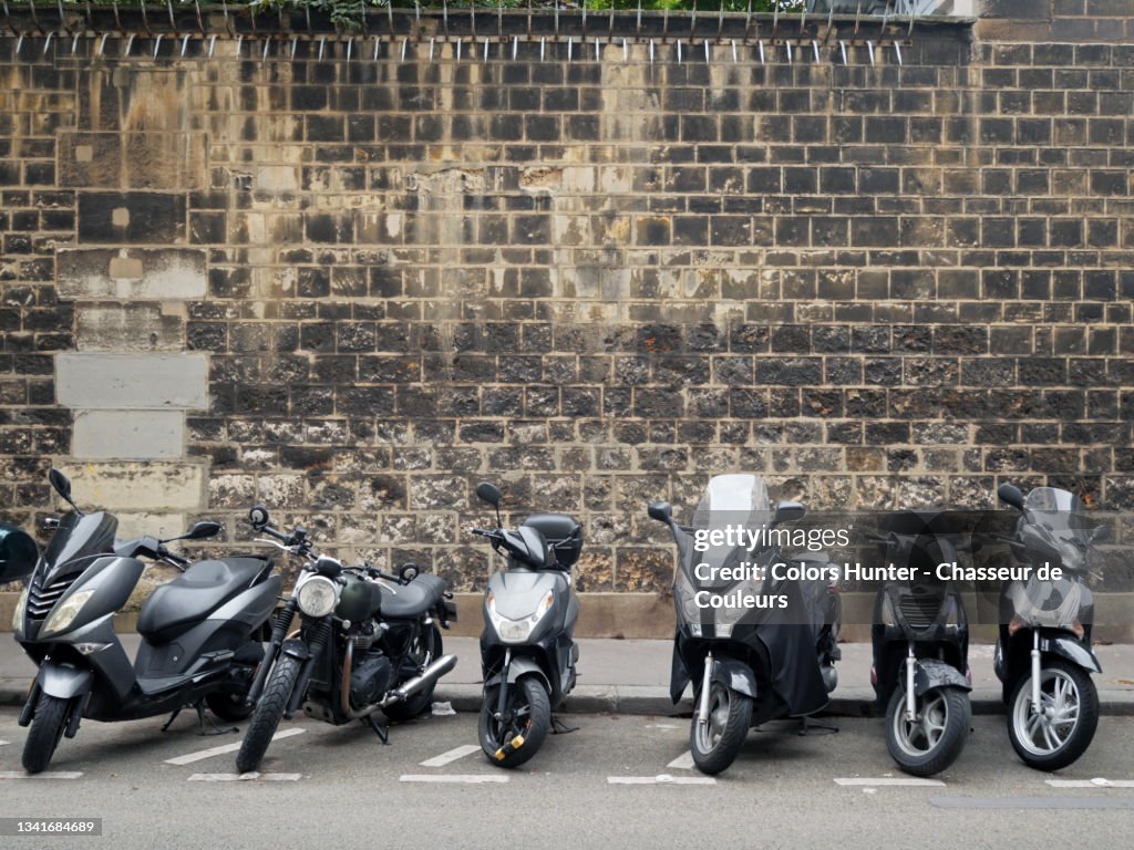Motorcycles parked and without trademarks in a Parisian street