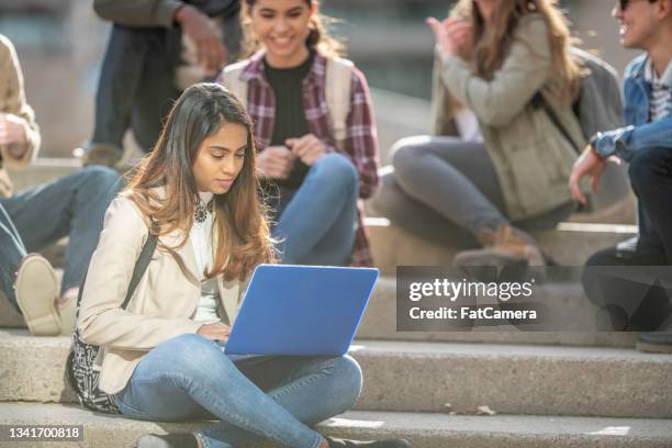 university student studying outside on break - freshman class 2018 stock pictures, royalty-free photos & images