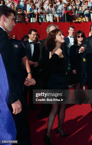 Jennifer Grey arrives at the Academy Awards, April 11, 1988 in Los Angeles, California.