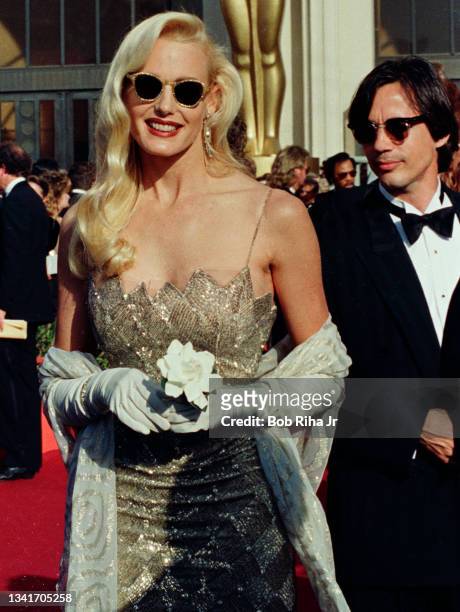 Daryl Hannah arrives at the Academy Awards, April 11,1988 in Los Angeles, California.