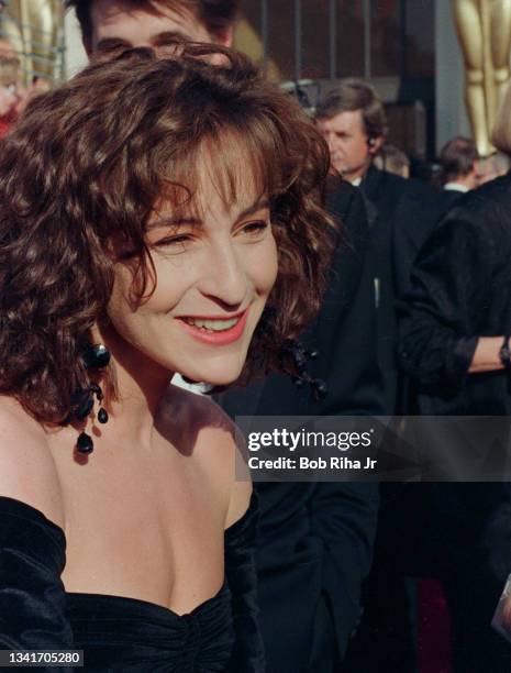 Jennifer Grey arrives at the Academy Awards, April 11, 1988 in Los Angeles, California.