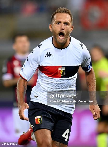 Domenico Criscito of Genoa CFC celebrates after scoring the 2-2 goal during the Serie A match between Bologna FC v Genoa CFC at Stadio Renato...