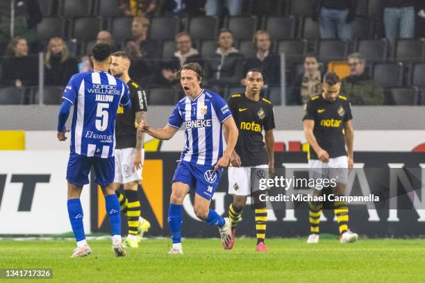 Simon Thern of IFK Goteborg scores the 1-2 goal during the Allsvenskan match between AIK and IFK Goteborg at Friends Arena on August 20, 2021 in...