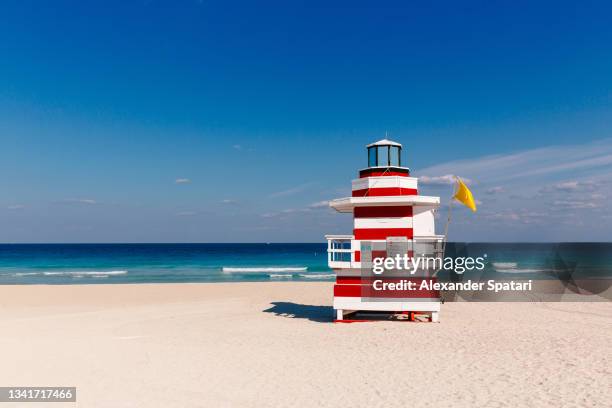 lifeguard hut at south beach, miami, usa - beach lifeguard stock pictures, royalty-free photos & images