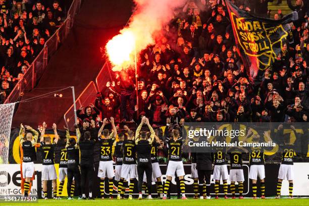 Players from AIK thank supporters after the Allsvenskan match between AIK and IFK Goteborg at Friends Arena on August 20, 2021 in Stockholm, Sweden.