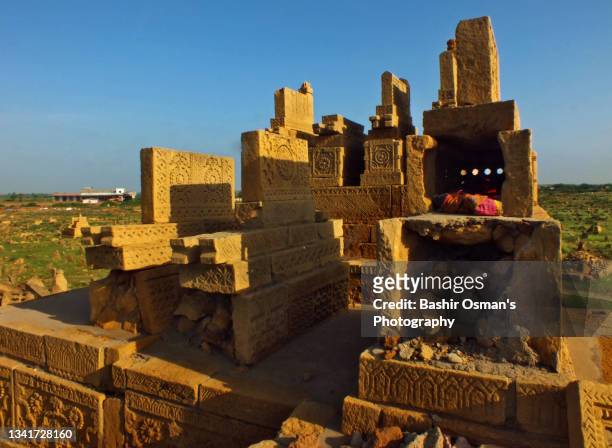the old & ruined tombs / graves - pakistan monument stock pictures, royalty-free photos & images