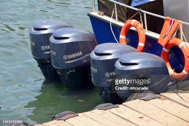 four yamaha outboard engines on a speed boat stern, each produces 250 horsepower, freetown, sierra leone - akter bildbanksfoton och bilder