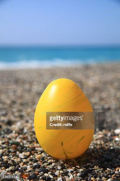 easter egg - easter beach stockfoto's en -beelden