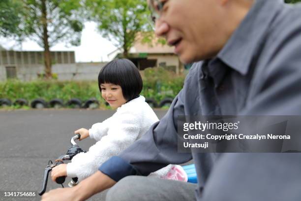 father and child quality time bonding - 父の日　日本 ストックフォトと画像