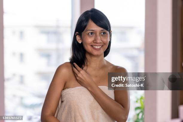 asian woman making up in her room - ノースリーブ stock pictures, royalty-free photos & images