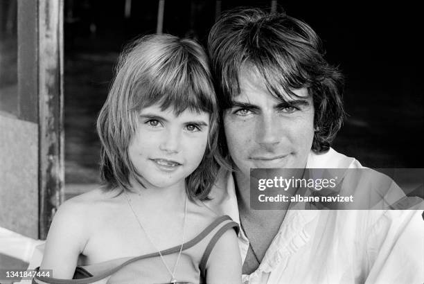 Acteur britannique Michael Wilding Junior et sa fille Naomi. Michael Wilding Junior est le fils de Michael Wilding et de Elizabeth Taylor.