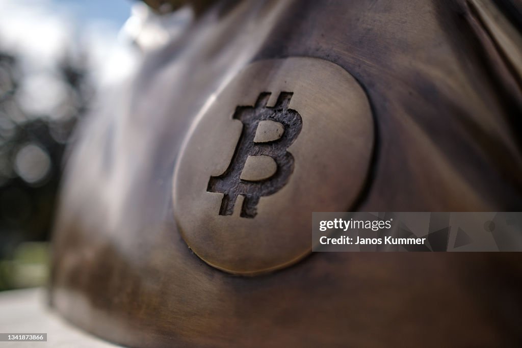 Statue Honors Bitcoin Inventor 'Satoshi Nakamoto' In Budapest Park