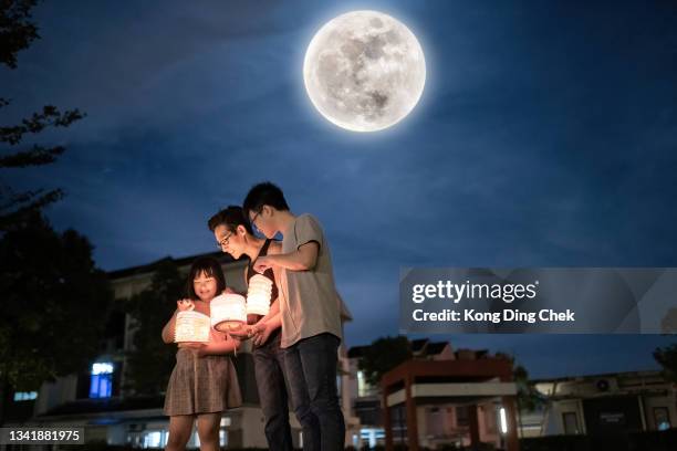 asian chinese father with children and nephew holding paper lantern, celebration mid autumn festival. - festival da lua imagens e fotografias de stock