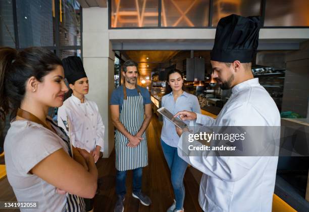 Kitchen Discussion Restaurant Kitchen Meeting Photos and Premium High Res Pictures - Getty ...
