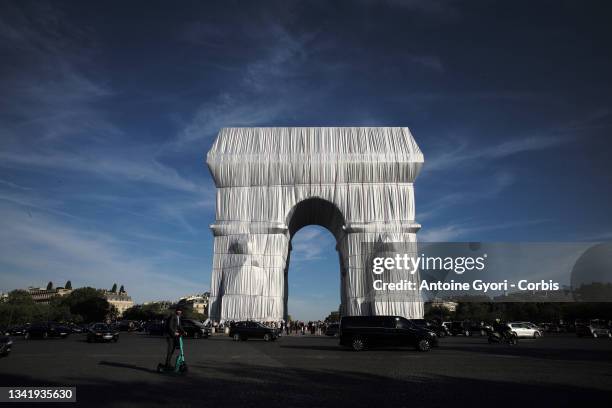 The Arc de Triomphe wrapped in a giant sheet of fabric as part of a project of late Bulgarian-born US artist Christo Javacheff is seen on September...