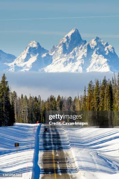 us highway 287 and mountains in the winter.  jackson hole, wyoming. - jackson hole bildbanksfoton och bilder