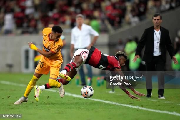Bruno Henrique of Flamengo fights for the ball with Byron Castillo of Barcelona SC during a semi final first leg match between Flamengo and Barcelona...