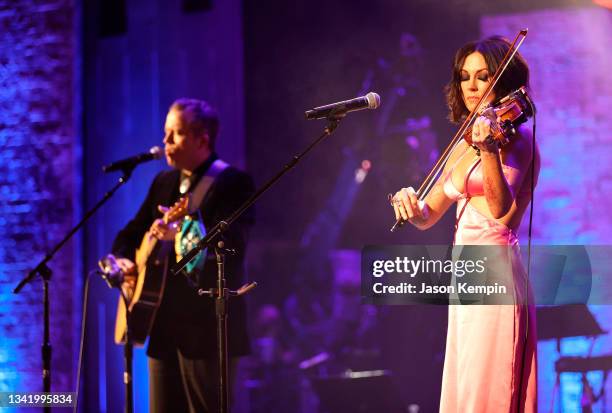 Jason Isbell and Amanda Shires perform onstage at the 20th Annual Americana Honors & Awards at Ryman Auditorium on September 22, 2021 in Nashville,...