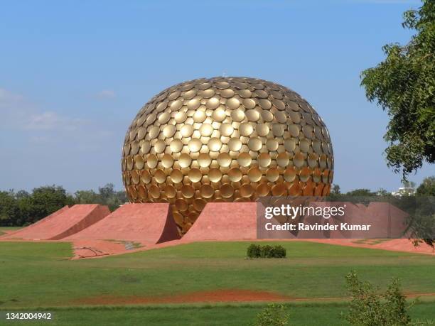 majestic matrimandir  - soul of the city. (the temple of the mother- the universal mother) at auroville. (puducheri) - pondicherry stock pictures, royalty-free photos & images