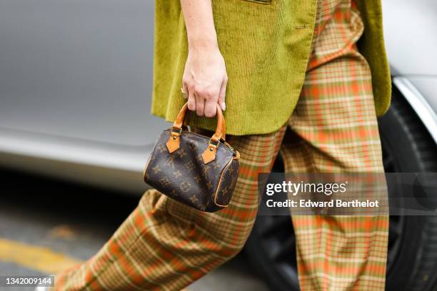 21,211 Louis Vuitton Monogram Stock Photos, High-Res Pictures, and